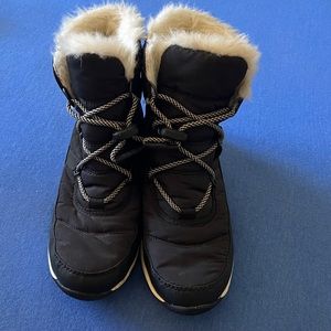 Sorel kids snow boot-great condition! Size 6 girl